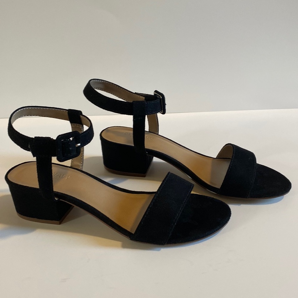 ✨BRAND NEW✨ OLD NAVY BLACK FAUX SUEDE SANDALS WITH SHORT HEEL